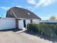 Modernes Ferienhaus "Küstenperle-Haffkrug" mit gemütlicher Terrasse & Stellplatz - nur 4 Minuten zum Strand - Chambres d'hôtes Scharbeutz