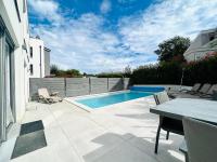 Villa JOKA with heated pool and huge roof top terrace - Chambres d'hôtes Banjole