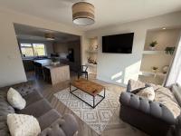ResiLets - THE NEWLAND Large 5 Bed IDEAL for Contractors Holidaymakers - B&B Blyth