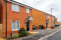 Bright 4 Bedroom Home in Walsall, Free Parking and for EVs - B&B Walsall