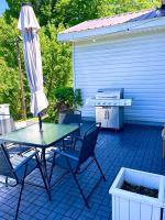 Cozy 3 Bedroom Home a short walk to Main Street Shadow Lake Dance Night Club - Chambres d'hôtes Noel