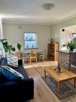 Spacious cottage with a private garden - B&B Somerset West