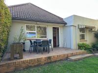 Spacious cottage with a private garden - B&B Somerset West
