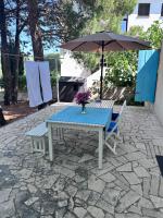 White Apartment Krk With Private Garden - Bed and Breakfast Krk