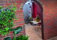 Peaceful Private Secure Bachelor Flat - B&B Pretoria