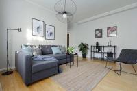 Modern 1BR Apartment with Balcony 20min to City - B&B Stoccolma