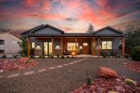 New Build w Epic Views Walk to Chapel Trails - Bed and Breakfast Sedona