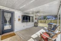 Relaxed Poolside Gym Escape - Bed and Breakfast Green Cove Springs