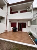 Casa rural en La Adrada con jardín - B&B La Adrada