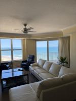 Ocean Front Escape Beach Pool Resort - B&B Daytona Beach Shores