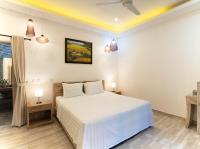 Villa Lelipi, 5 bed, 5 bathroom 5min walk to beach - Bed and Breakfast Seminyak
