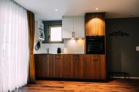 Alpina Two - Charming Apartment Prime Location - B&B Brienz