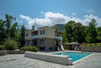 Luxury villa with pool in Tsagarada - B&B