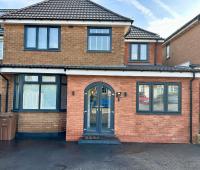 Spacious 6 Bed House Sleeps 12 near NEC, Airport & M42 - Ferienwohnung Solihull
