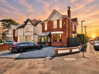 Island-Style Beach Retreat - Hot Tub & Sauna Bliss - Close to AFC Bournemouth - Close to Town and Beaches - Chambres d'hôtes Bournemouth