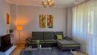 Sunny Apartment with 2 Balconies near City Center - B&B Tirana