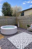 The Hollow Stay 2 Beds With Hot Tub & Parking - B&B Bath