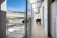 Estudio con balcón