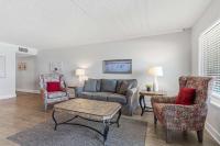 Cozy Gulf-front condo with 2 beach chairs - close to entertainment - Ferienwohnung Fort Walton Beach
