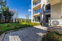 Golden Hour Balcony Apartment Pool & Beach 100m by PikHost - B&B Lezhë
