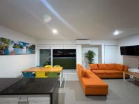 Departamento con BONITA VISTA , BALCÓN y ALBERCA !! en CERRITOS - 406 A - - Chambres d'hôtes Mazatlán