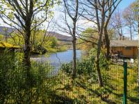 Dovestone Luxury Lodges sleeps 4- pet free - B&B Oldham