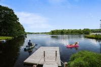 Arrowhead Lodge Walk to Lake & Private Dock - B&B Pocono Lake