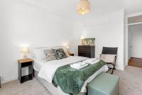 2-Bed spacious Flat-2-minute walk to tube station - B&B East Barnet
