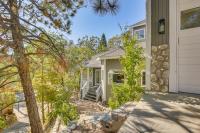Ultra Luxe Modern Chalet with Hot Tub Game Room BBQ - B&B Lake Arrowhead