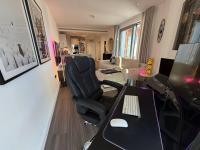 Battersea Luxe 1BR Sky Suite Rooftop Pool & Gym by REGAL REALMS - B&B London
