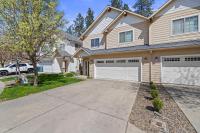 Cozy Woodland Family Cabin With Private Deck Fenced Yard - Chambres d'hôtes Coeur d'Alene