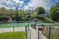 Grand Bend Riverfront Retreat - Walk to Beach - Sleeps 10 - B&B Grand Bend