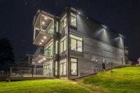 Grand Bend Riverfront Retreat - Walk to Beach - Sleeps 10 - B&B Grand Bend