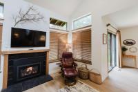 3BR Townhouse Near SHARC & Village - Dog Friendly - B&B Sunriver