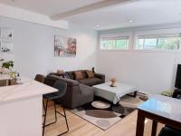 Ground level two bedrooms Suite near Lake and Golf Course - Chambres d'hôtes Victoria