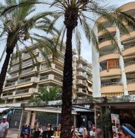 Salou Centre, C Bilbao 100 m beach, sleeps 4 - B&B Salou