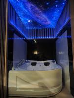 King Room with Spa Bath
