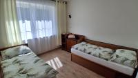 Zweibettzimmer mit Gartenblick