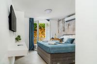 Amaro Luxury Room & Studio Apartman with Balcony - B&B Zara