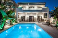 Old Cinema Suites - Stylishly Decorated Retreat with Pool or Jacuzzi by the Sea in the Heart of Laganas Βy Villa Mana Gers - B&B Laganás