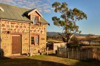 Heritage Blacksmith's Cottage - Lisdillon - Waterfront - Bed and Breakfast Little Swanport