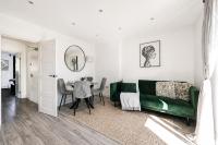 Spacious Ealing Broadway 1Bed Flat - Terrace & Near Tube - B&B Borgo londinese di Ealing