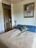 Ateljee -- peaceful one-bedroom apartment by the lake - Bed and Breakfast Oinola