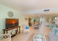 Spacious 1BR Island Club Steps to Beach - Ferienwohnung Hilton Head