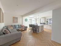 The Green - Stylish Home Sleeps 6 with Parking - B&B York