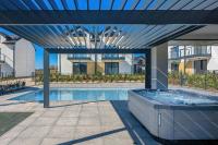 Bałtycka Oaza - Apartament z Ogrodem i Parkingiem - Basen, Jacuzzi, Sauna by Noclegi Renters - Chambres d'hôtes Jastrzębia Góra