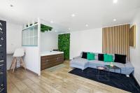 Suite Cinema et SPA - Jaccuzi et Grande terrasse proche aéroport CDG - B&B Tremblay-en-France