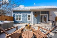 Broken Windmill Cottage - Hot Tub 5 Min to Main - Bed and Breakfast Fredericksburg