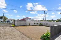 Family Comfort with Aircon, Backyard and Parking - B&B Auckland