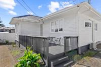 Family Comfort with Aircon, Backyard and Parking - B&B Auckland